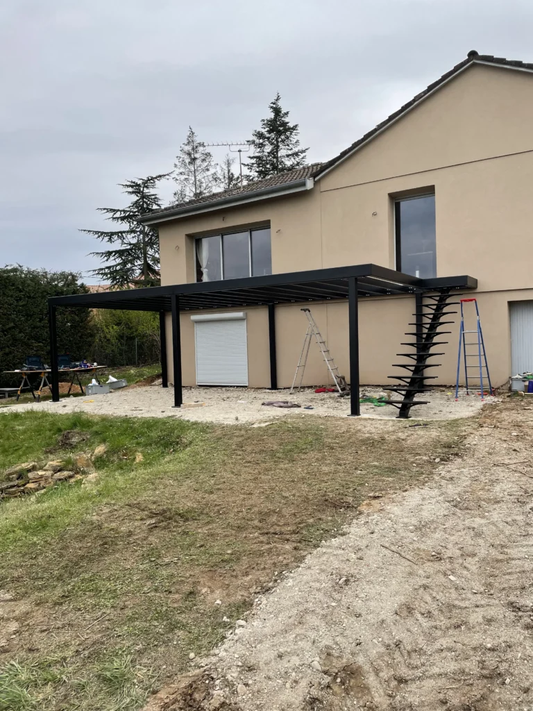charpente métallique, fabriqué sur mesure à Fleurie, Métallerie Lagardette