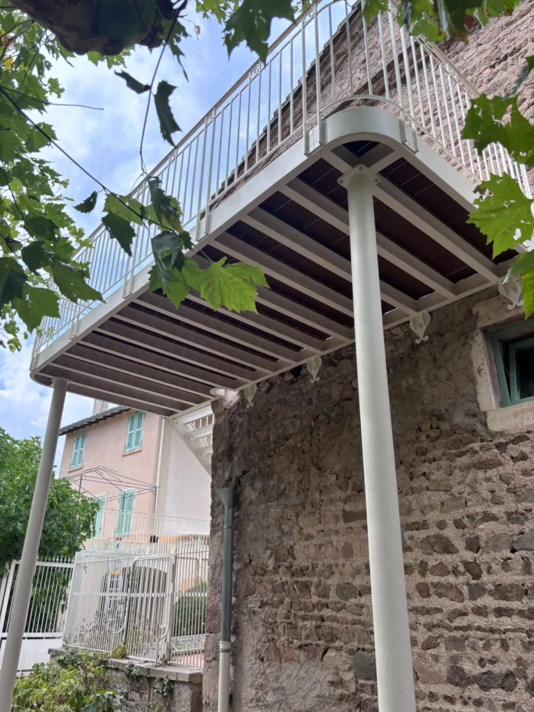 limon d'escalier métallique, métallier dans le Beaujolais, Rhône