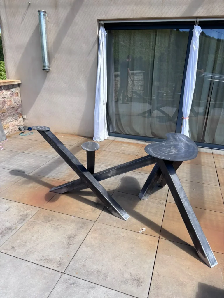 piétement de table en acier sur mesure, métallier dans le Beaujolais, Rhône