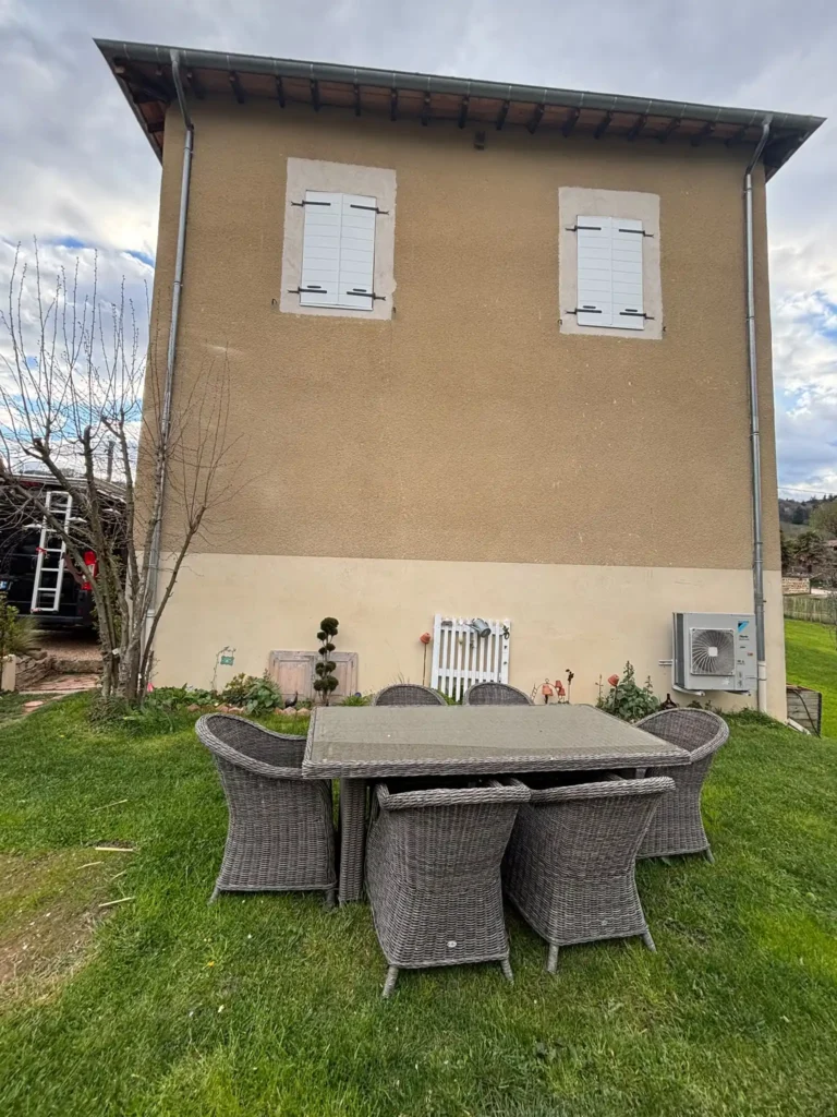 pergola en acier sur mesure, métallier dans le Beaujolais, Rhône